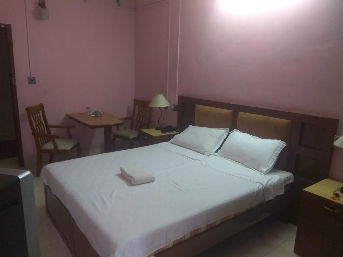 Hotel Malika Residency Ettumanoor Esterno foto